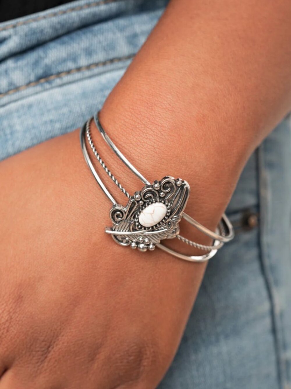 Paparazzi Jewelry Accessories - Sahara Solstice - White Bracelet - Vintage